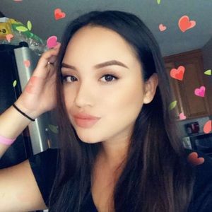 Meet your Posher, Estefania